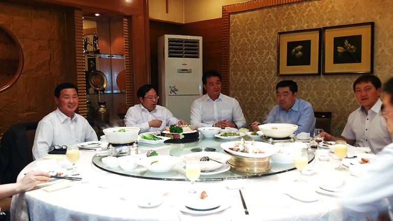 호북성양양시 당서기와 만찬